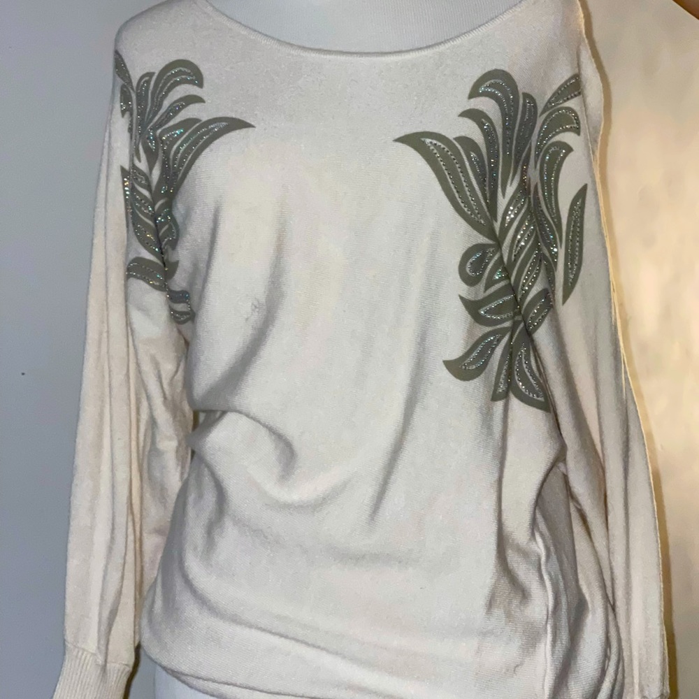 Sweater color cream size Small